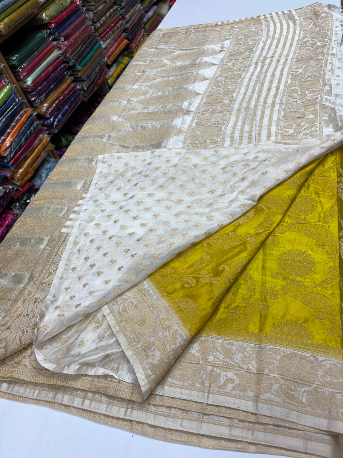 Premium Quality Khaddi Georgete Silk Saree With Rich Pallu & Blouse MT165